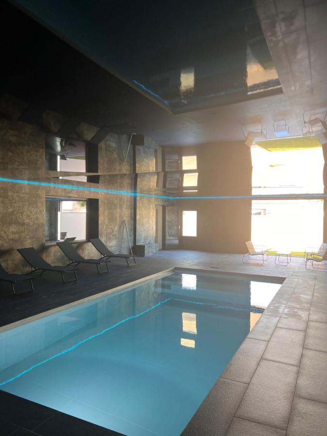 Villa 400M2 Piscine Interieure Tres Calme Agde Exterior photo